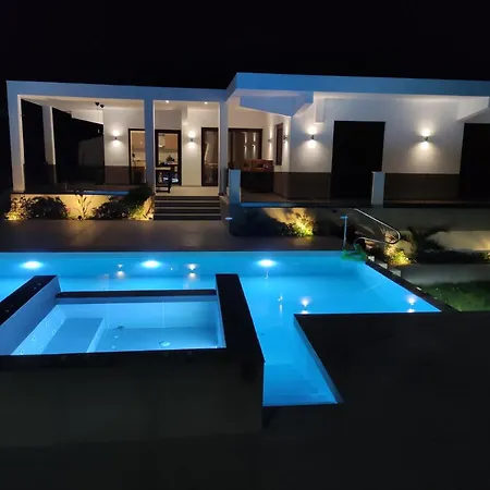 Luxury Anemone With Private Pool Villa *