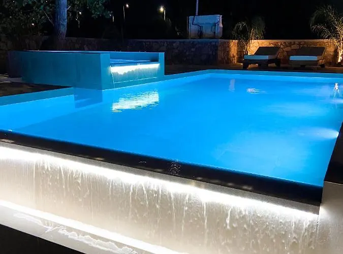 Luxury Anemone With Private Pool