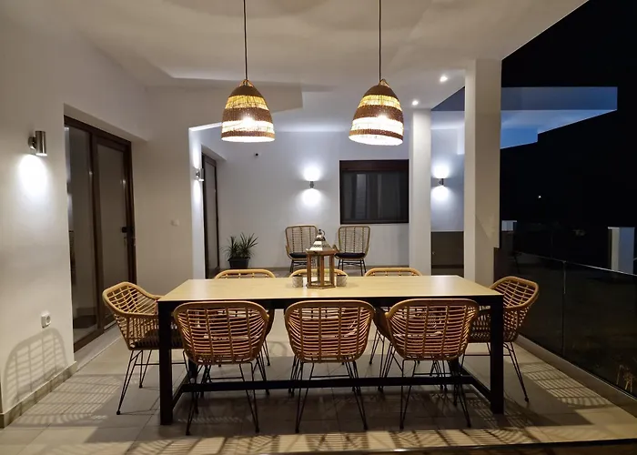 Luxury Anemone With Private Pool