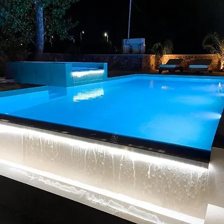 Luxury Anemone With Private Pool